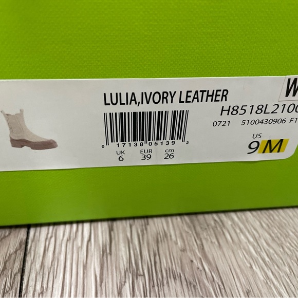 Sam Edelman Lulia Leather Chelsea Boots in Modern Ivory, size 9